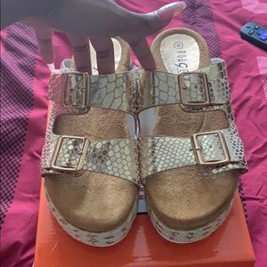 BRAND NEW , platform sandals size 8